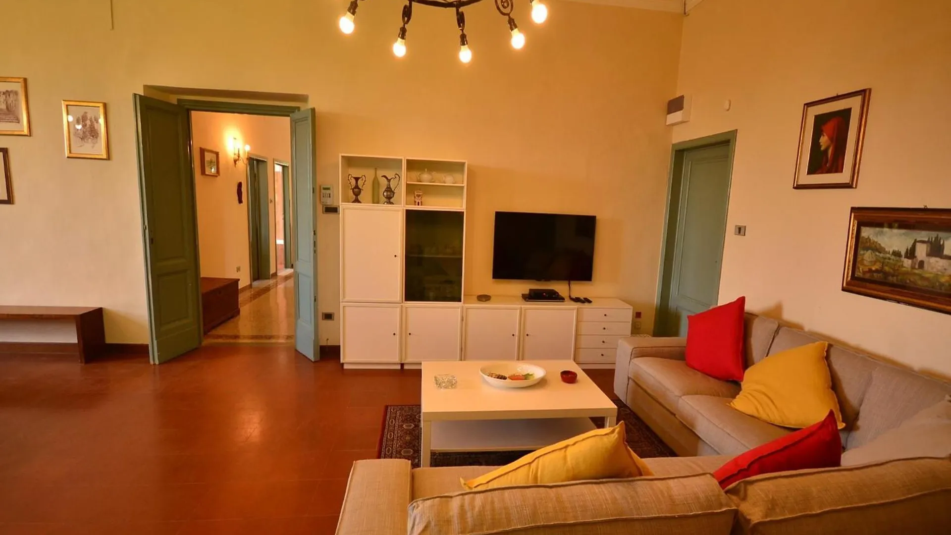 Lovely Holiday Home In Montefiridolfi With Hill View