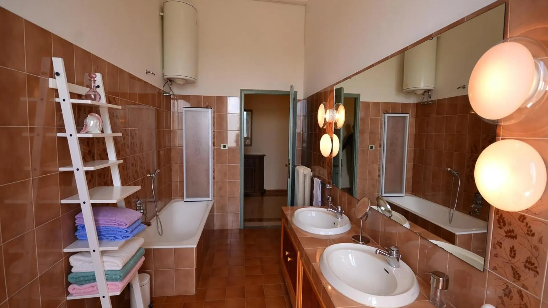Lovely Holiday Home In Montefiridolfi With Hill View