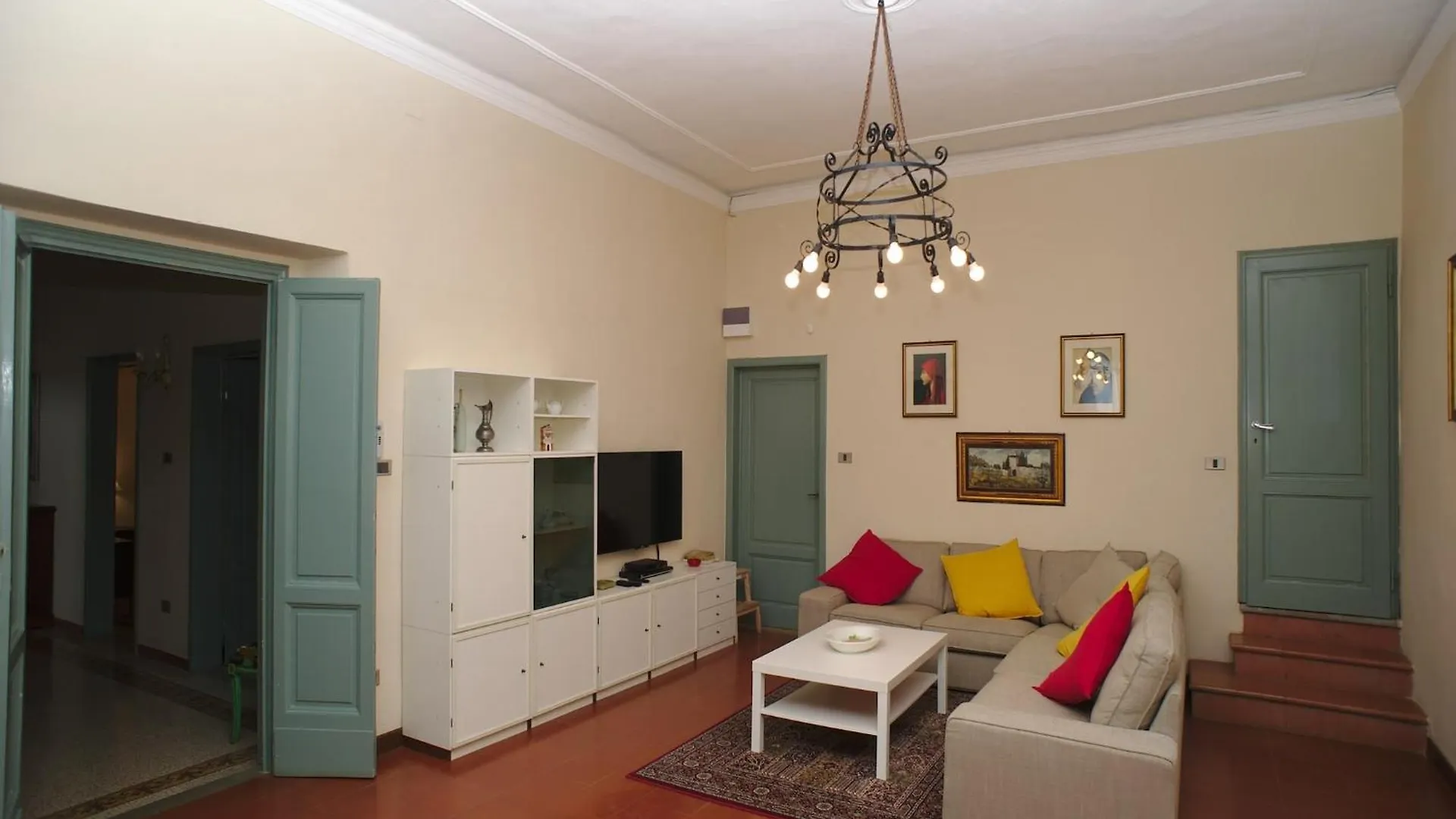 Lovely Holiday Home In Montefiridolfi With Hill View