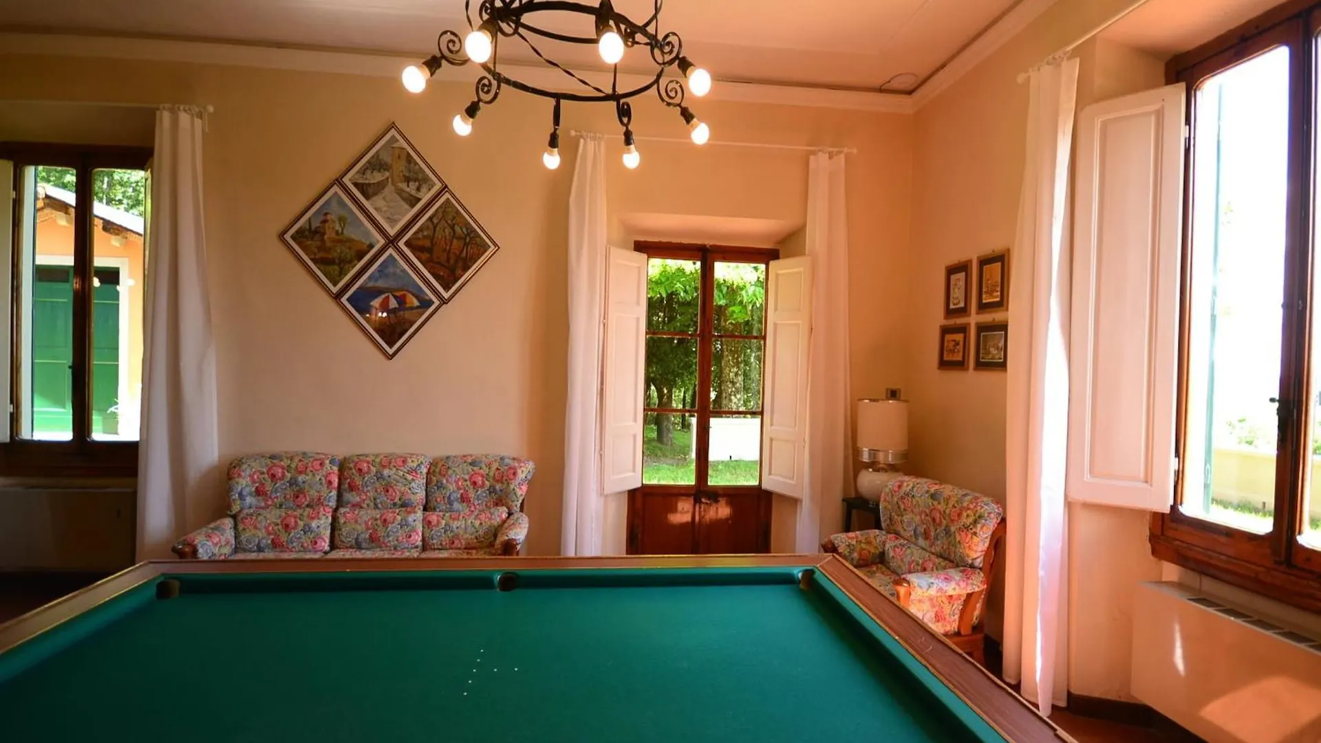 Lovely Holiday Home In Montefiridolfi With Hill View Italy