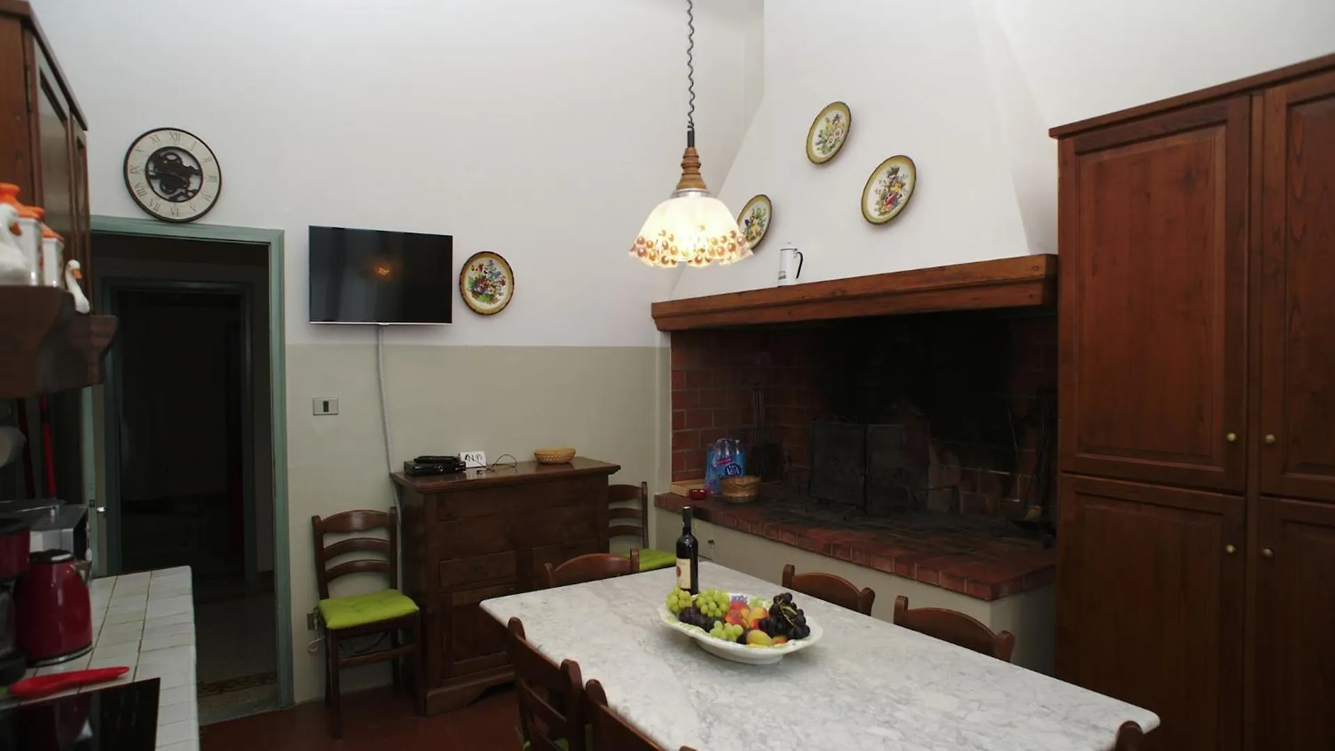 Lovely Holiday Home In Montefiridolfi With Hill View
