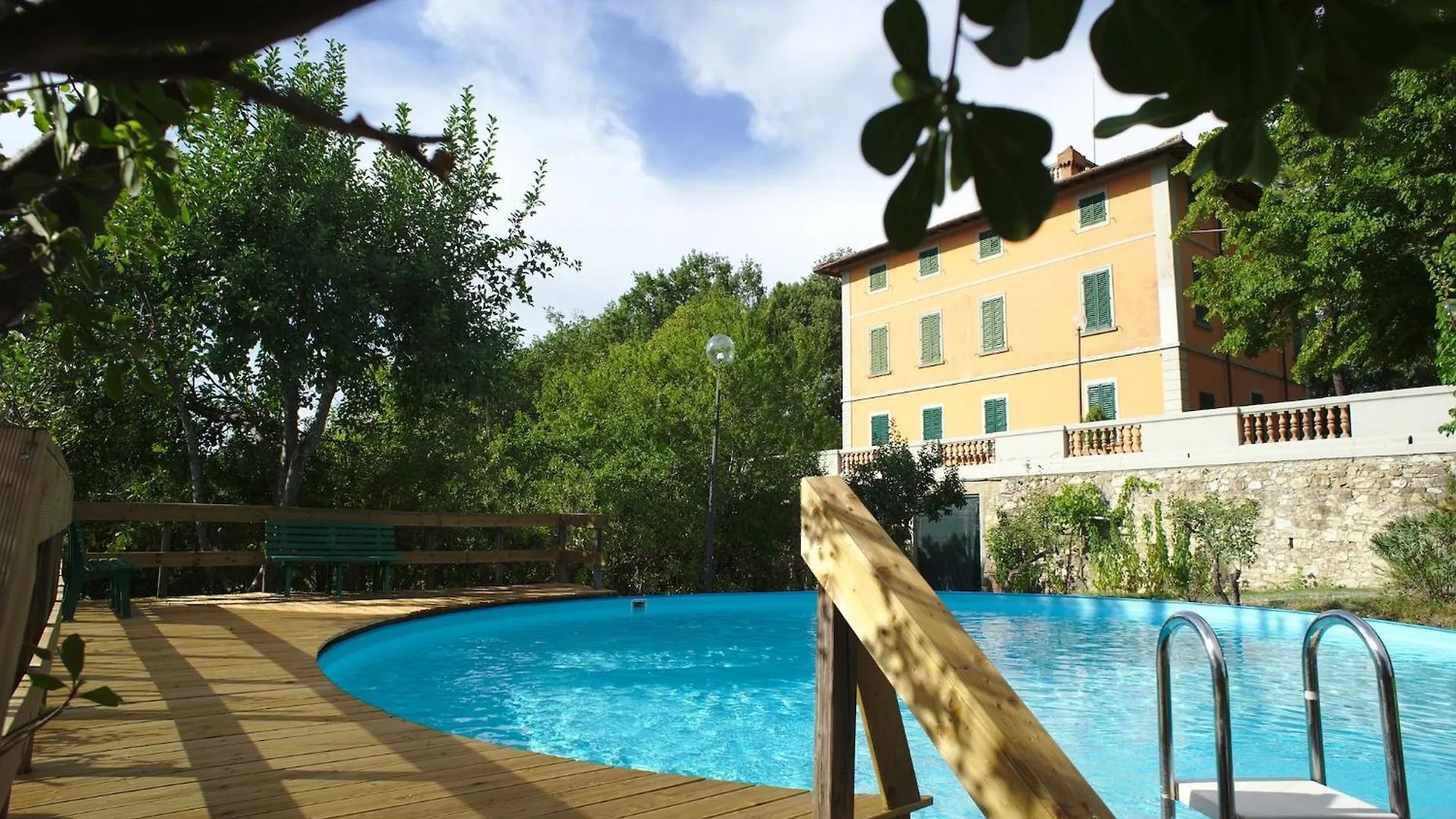 Lovely Holiday Home In Montefiridolfi With Hill View