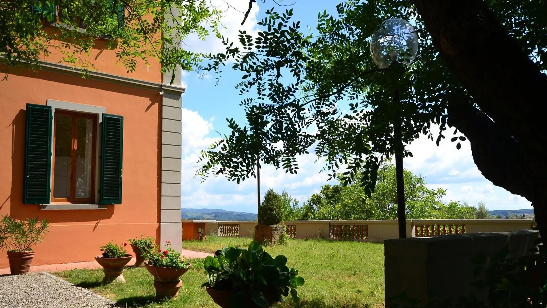Lovely Holiday Home In Montefiridolfi With Hill View