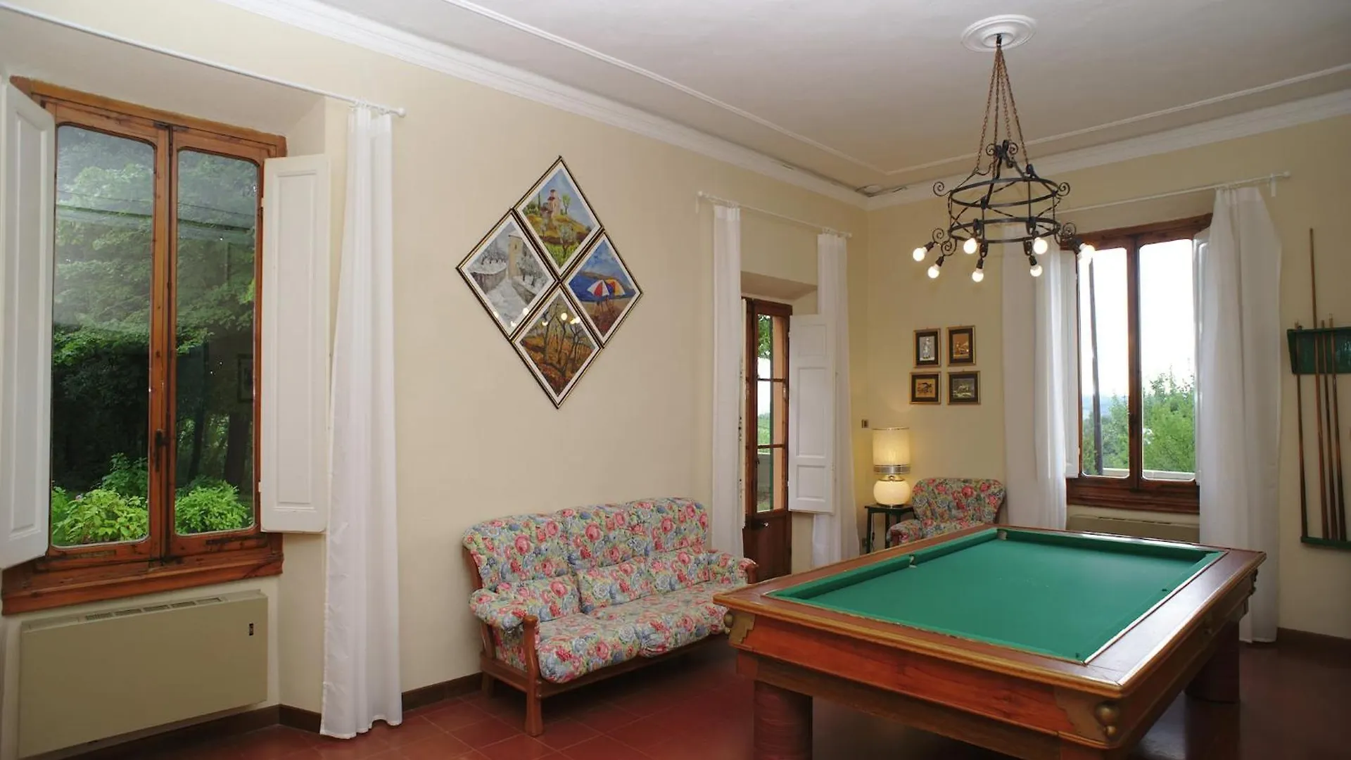 Lovely Holiday Home In Montefiridolfi With Hill View