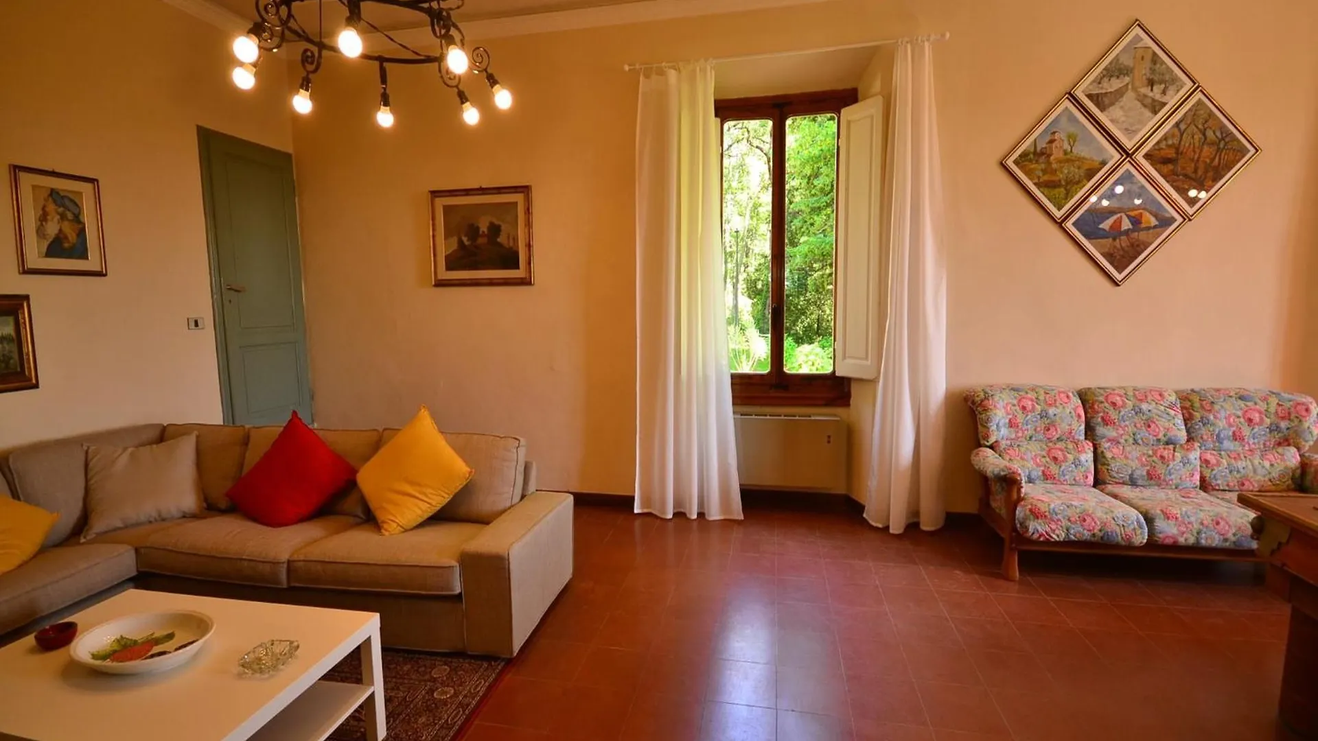 Lovely Holiday Home In Montefiridolfi With Hill View